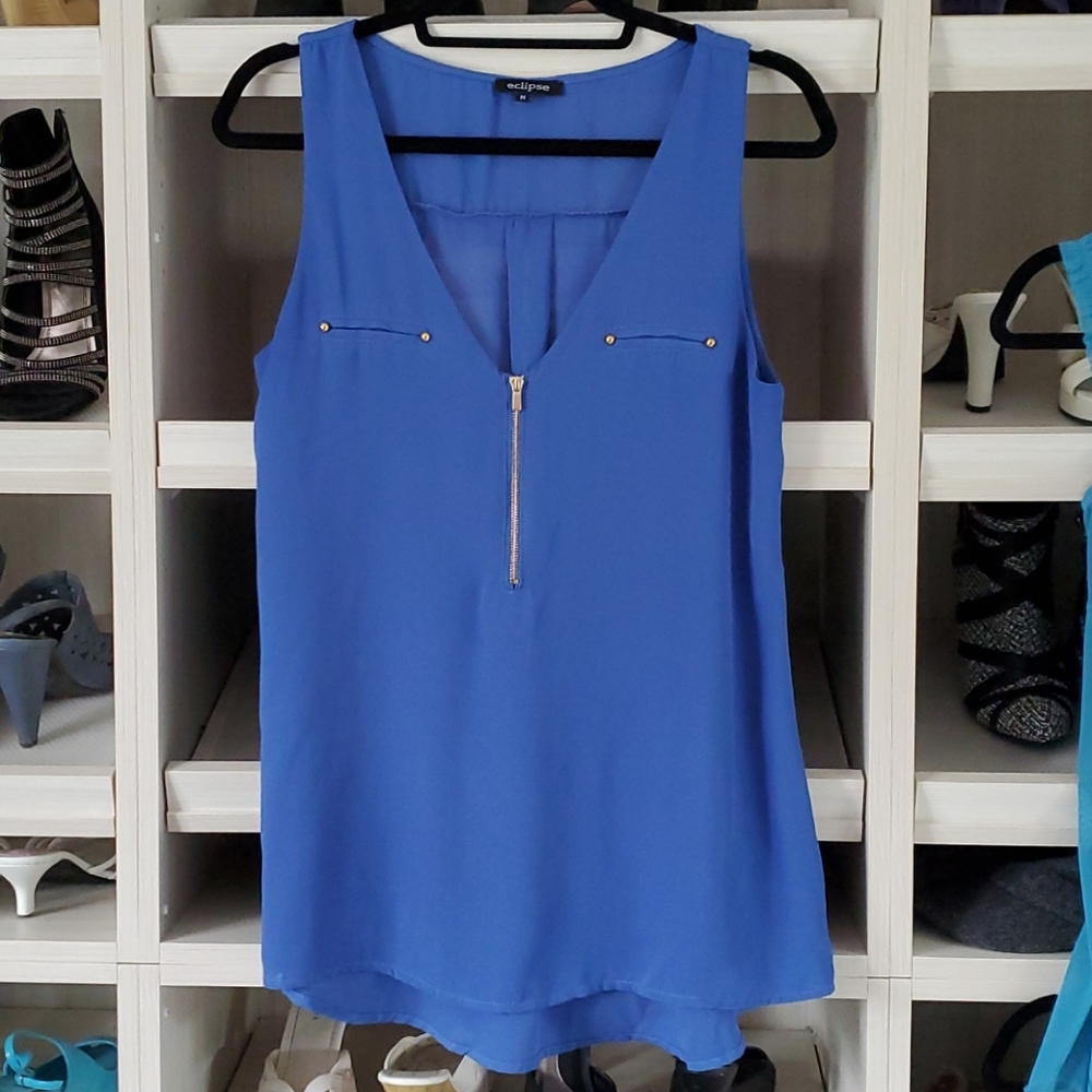 Medium sleeveless blouse